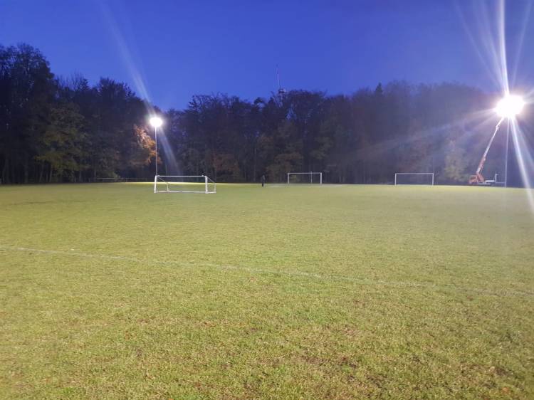 Neue LED Flutlichtanlage